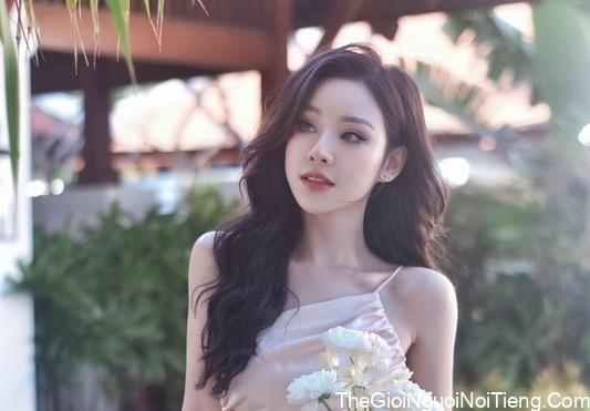 Tiểu sử Yến Tatoo – Từ hiện tượng cover đến ca sĩ nhiều lùm xùm